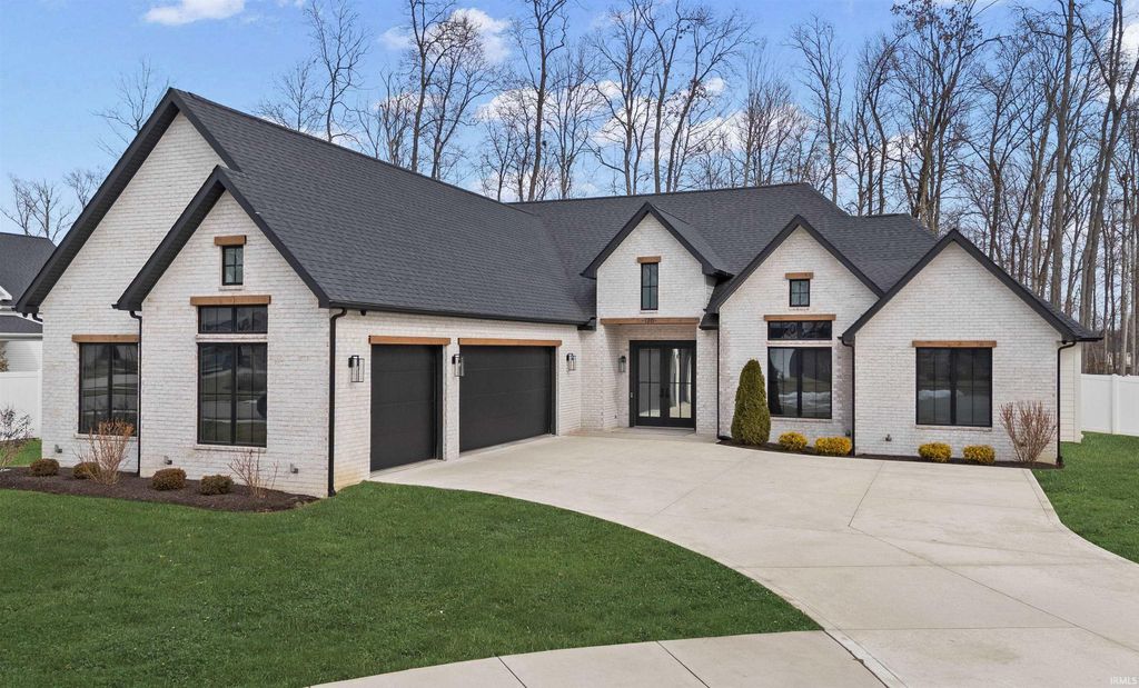 Photo of 120 Anmer Hall, Fort Wayne, IN 46845 (MLS # 202605552)