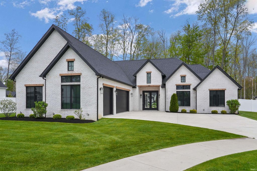 Photo of 120 Anmer Hall, Fort Wayne, IN 46845 (MLS # 202605552)