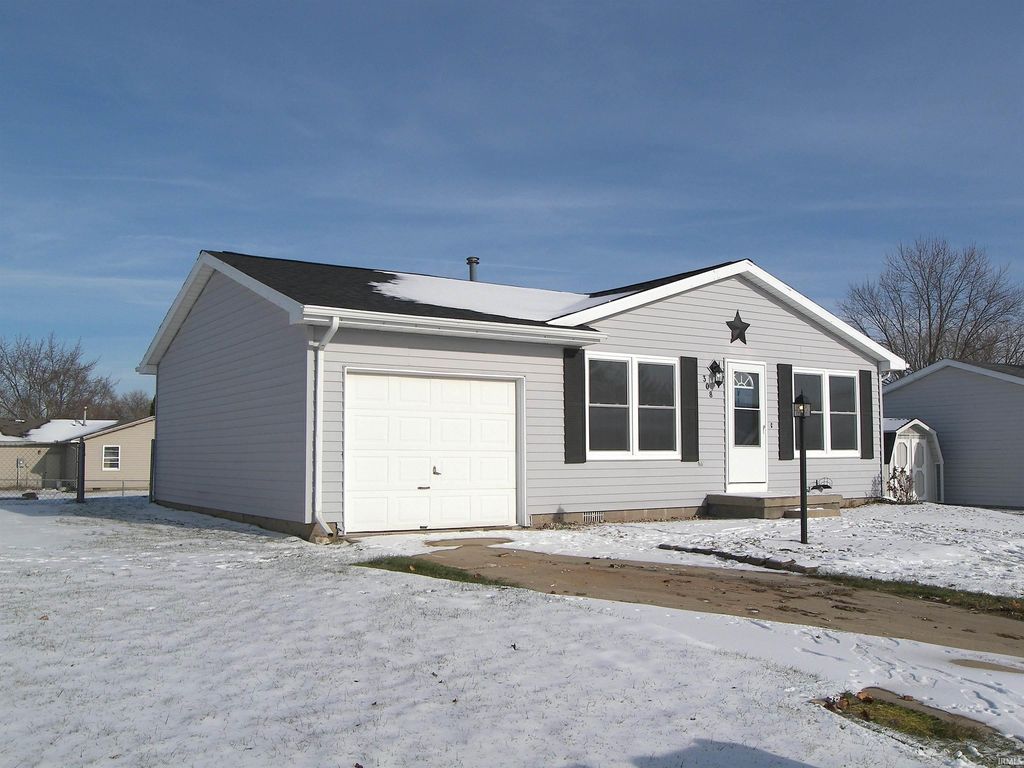 Photo of 308 Eisenhower Parkway, Warsaw, IN 46580 (MLS # 202549050)