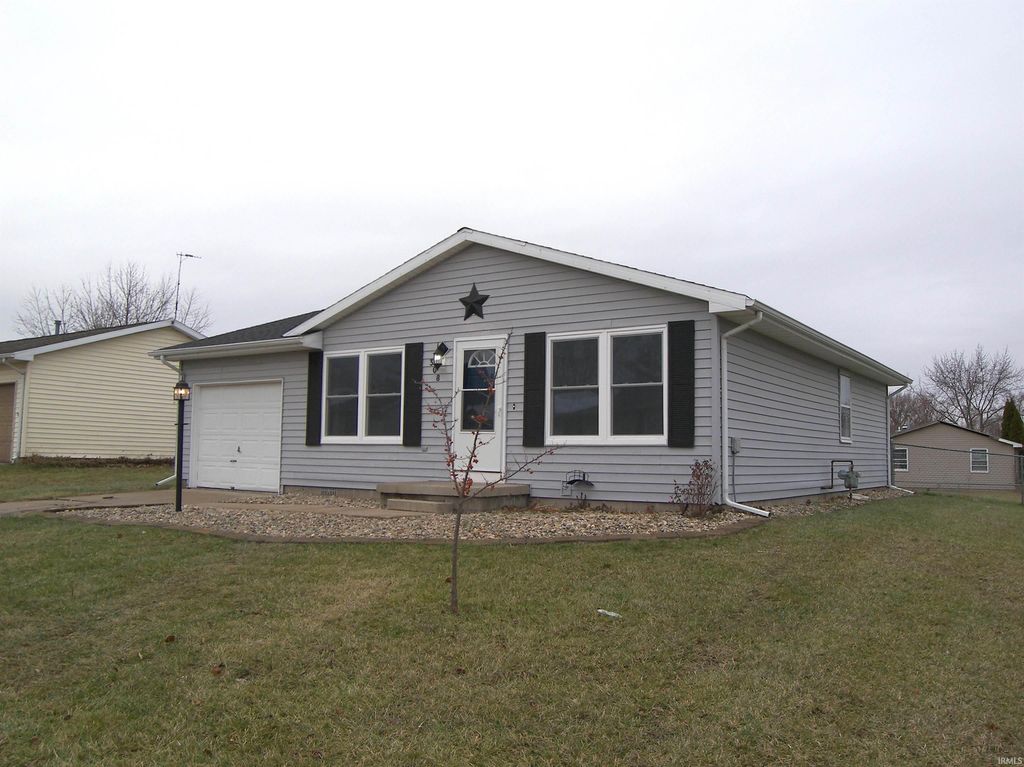 Photo of 308 Eisenhower Parkway, Warsaw, IN 46580 (MLS # 202549050)
