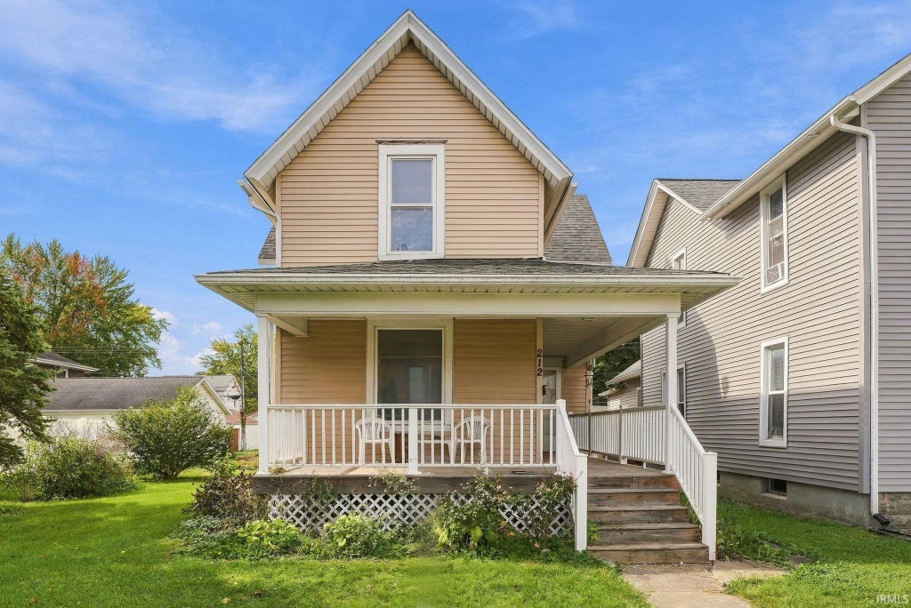 Photo of 212 S Cowen Street, Garrett, IN 46738 (MLS # 202642200)