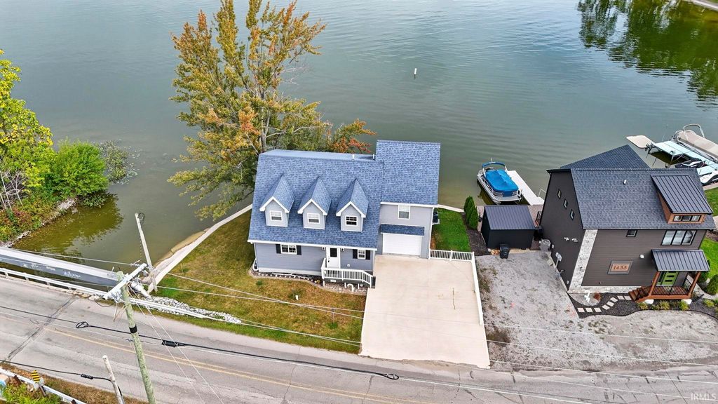 Photo of 1425 E 700 Road, Wolcottville, IN 46795 (MLS # 202607226)