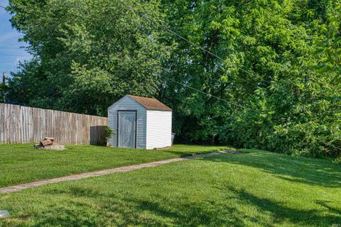 Tiny photo for 2817 W Franklin Street, Evansville, IN 47712 (MLS # 202622473)