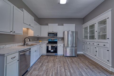 Tiny photo for 2817 W Franklin Street, Evansville, IN 47712 (MLS # 202622473)