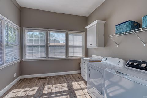 Tiny photo for 2817 W Franklin Street, Evansville, IN 47712 (MLS # 202622473)