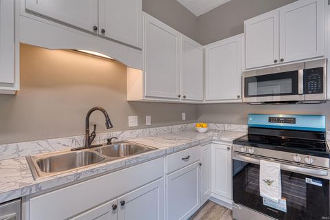 Tiny photo for 2817 W Franklin Street, Evansville, IN 47712 (MLS # 202622473)