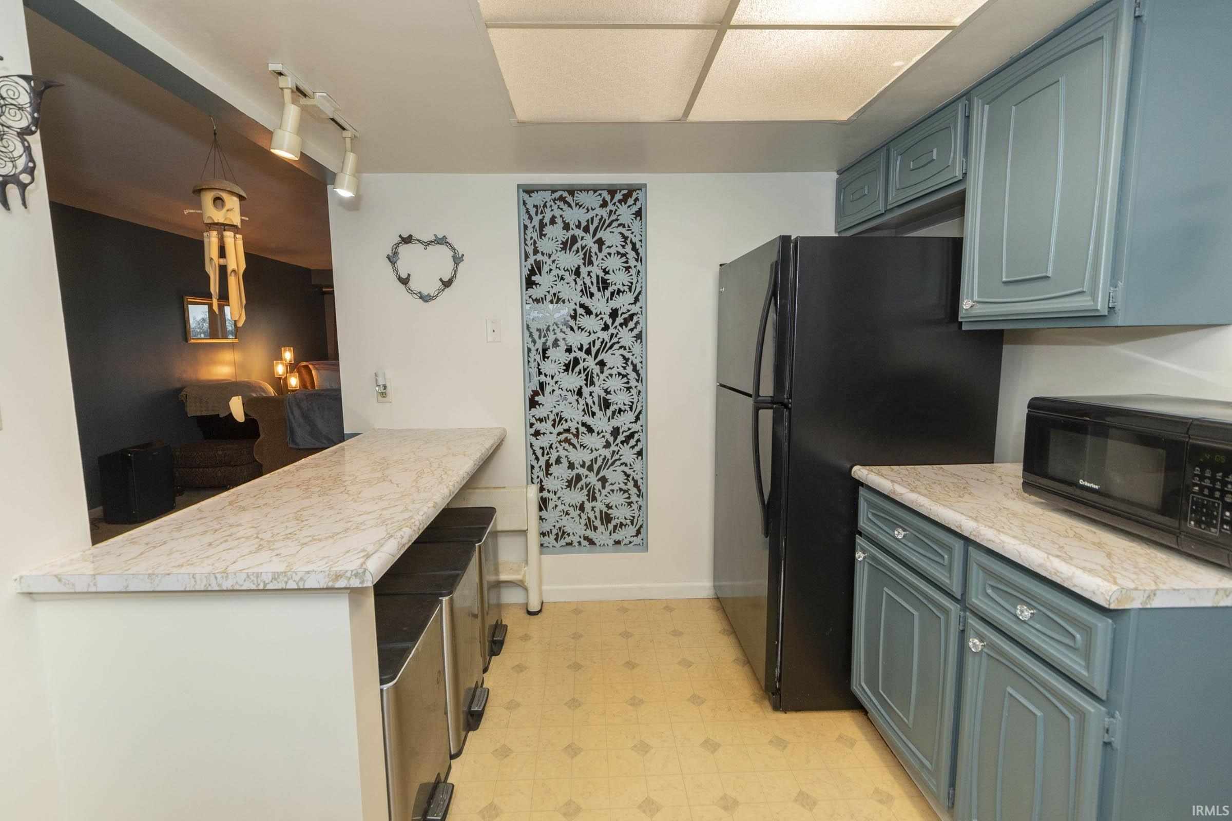 Elkhart, Indiana 46514, United States, 2 Bedrooms Bedrooms, ,2 BathroomsBathrooms,Residential,Pending,24096