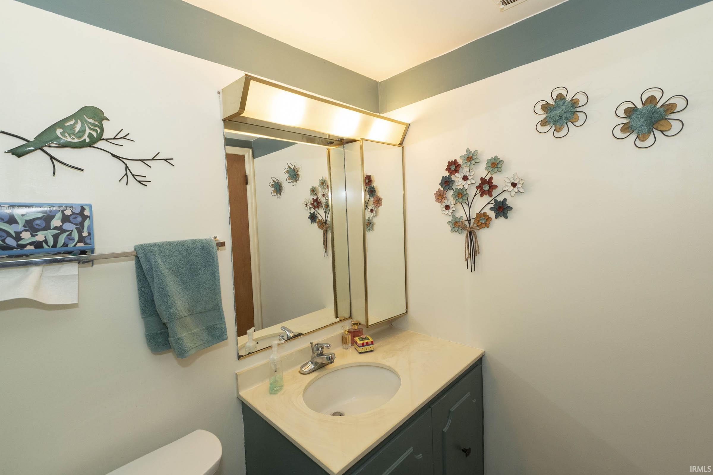 Elkhart, Indiana 46514, United States, 2 Bedrooms Bedrooms, ,2 BathroomsBathrooms,Residential,Pending,24096