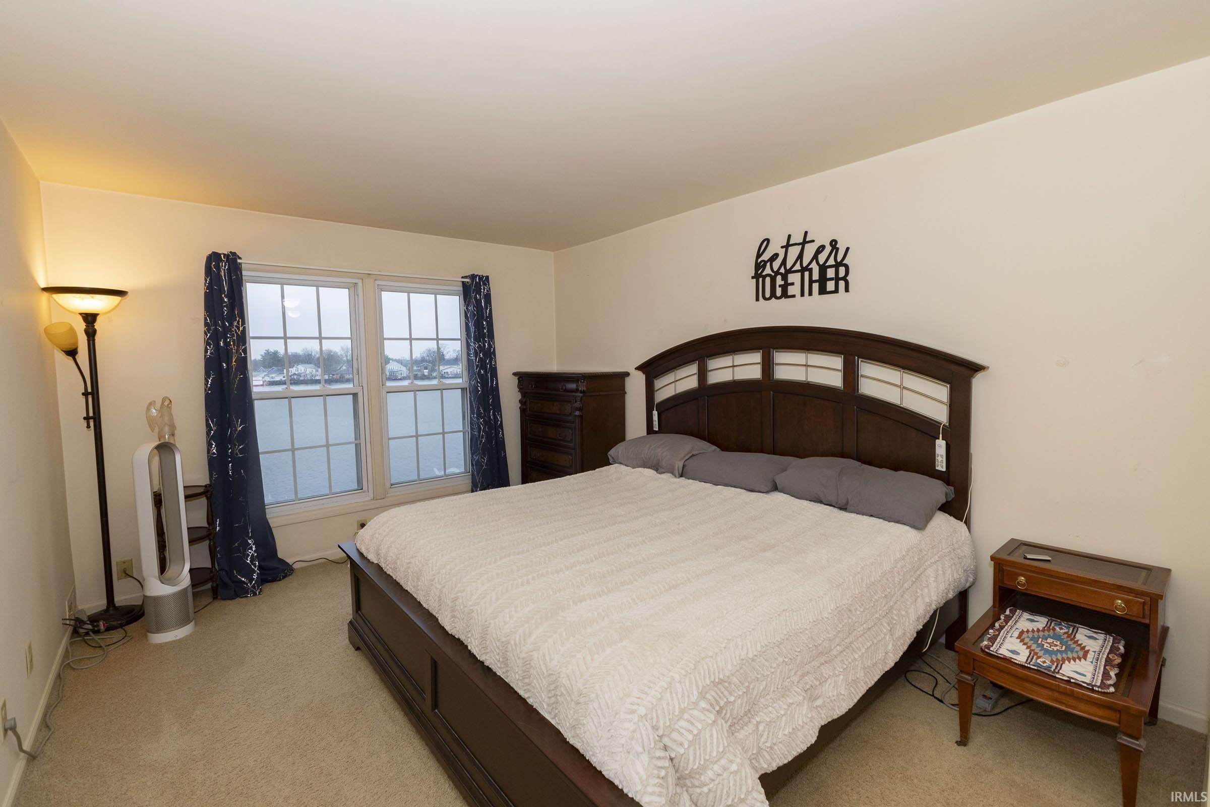 Elkhart, Indiana 46514, United States, 2 Bedrooms Bedrooms, ,2 BathroomsBathrooms,Residential,Pending,24096