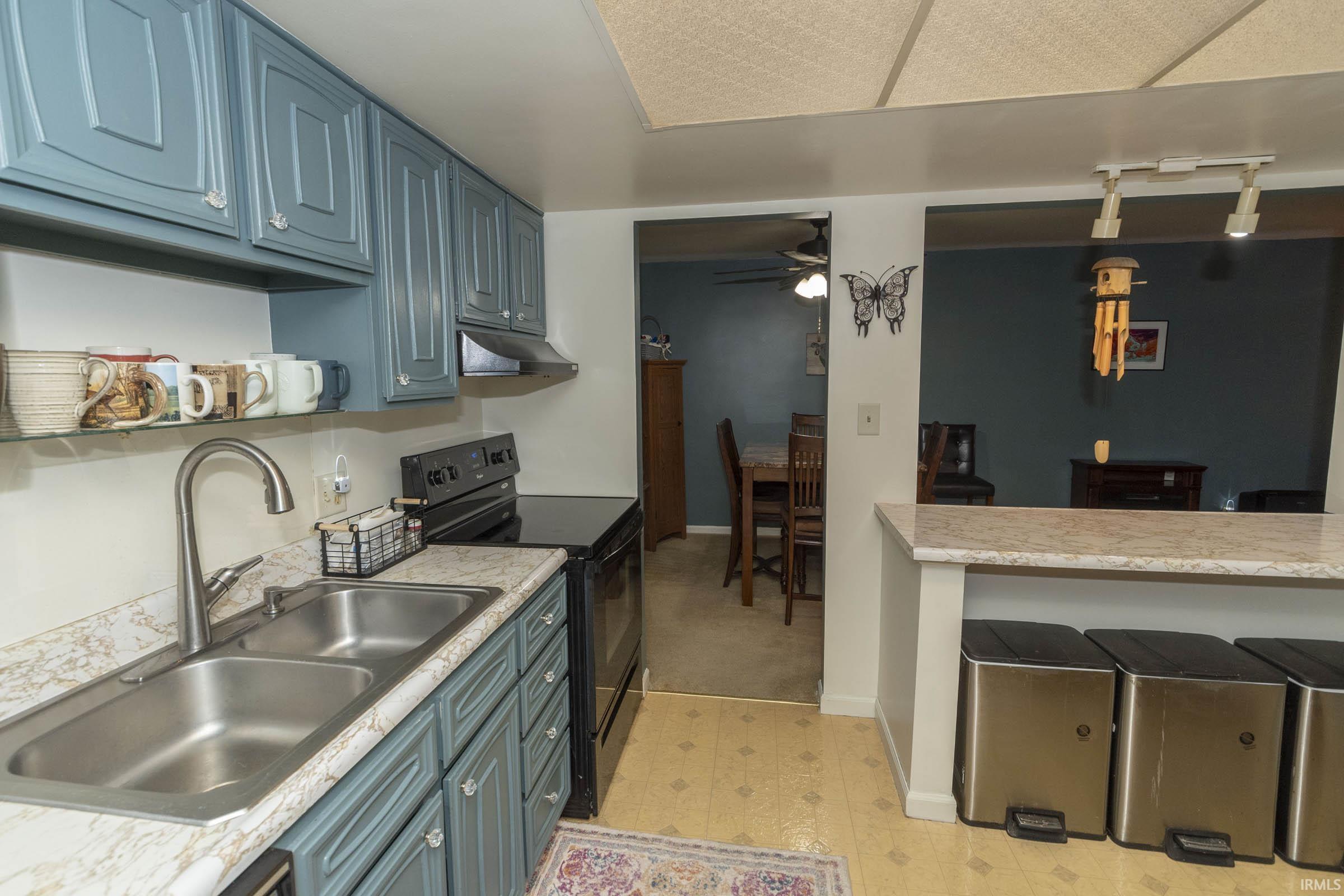 Elkhart, Indiana 46514, United States, 2 Bedrooms Bedrooms, ,2 BathroomsBathrooms,Residential,Pending,24096