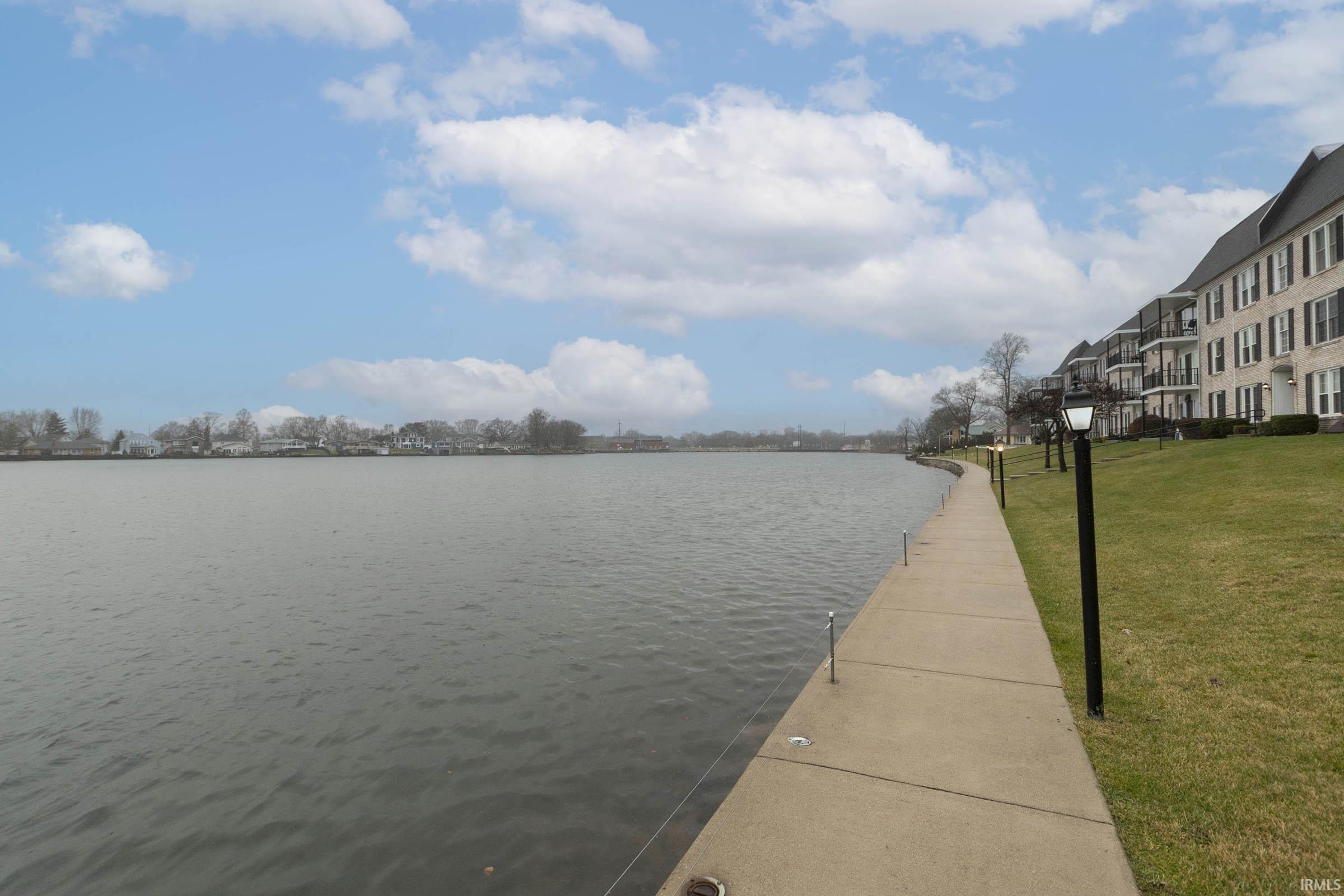 Elkhart, Indiana 46514, United States, 2 Bedrooms Bedrooms, ,2 BathroomsBathrooms,Residential,Pending,24096