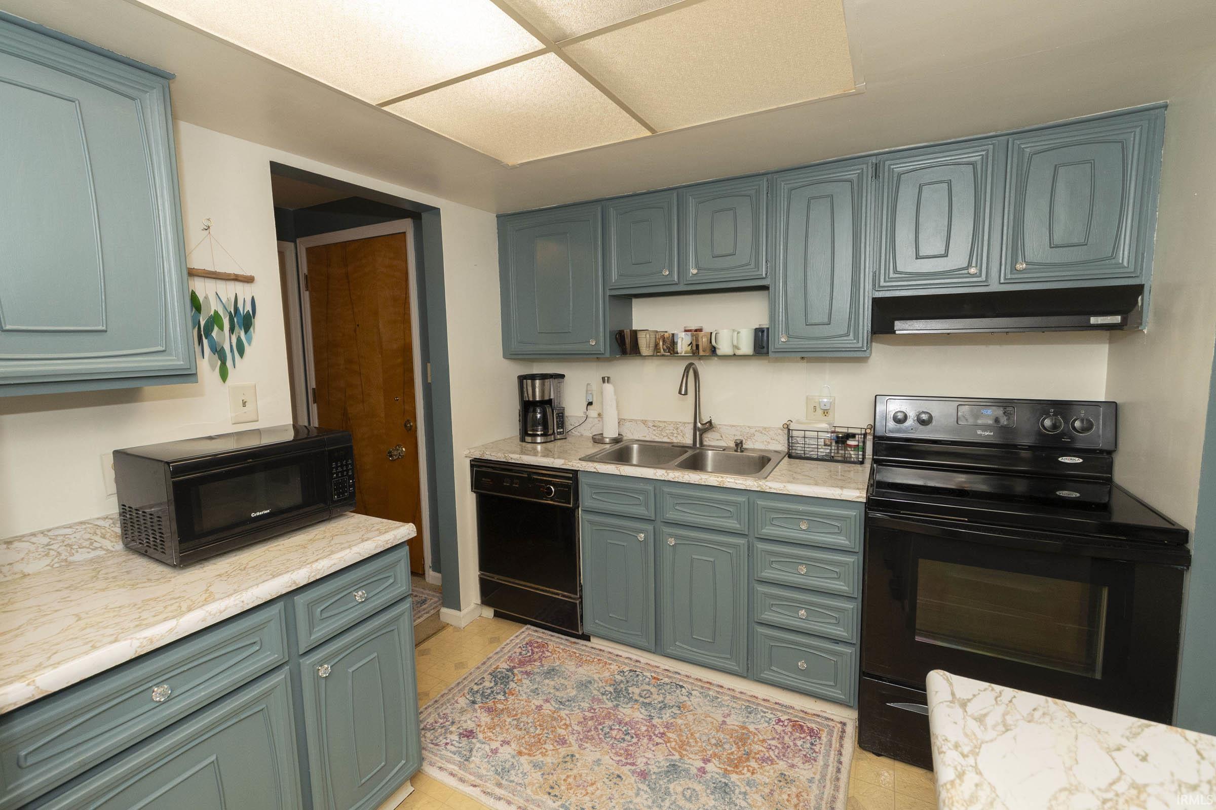 Elkhart, Indiana 46514, United States, 2 Bedrooms Bedrooms, ,2 BathroomsBathrooms,Residential,Pending,24096