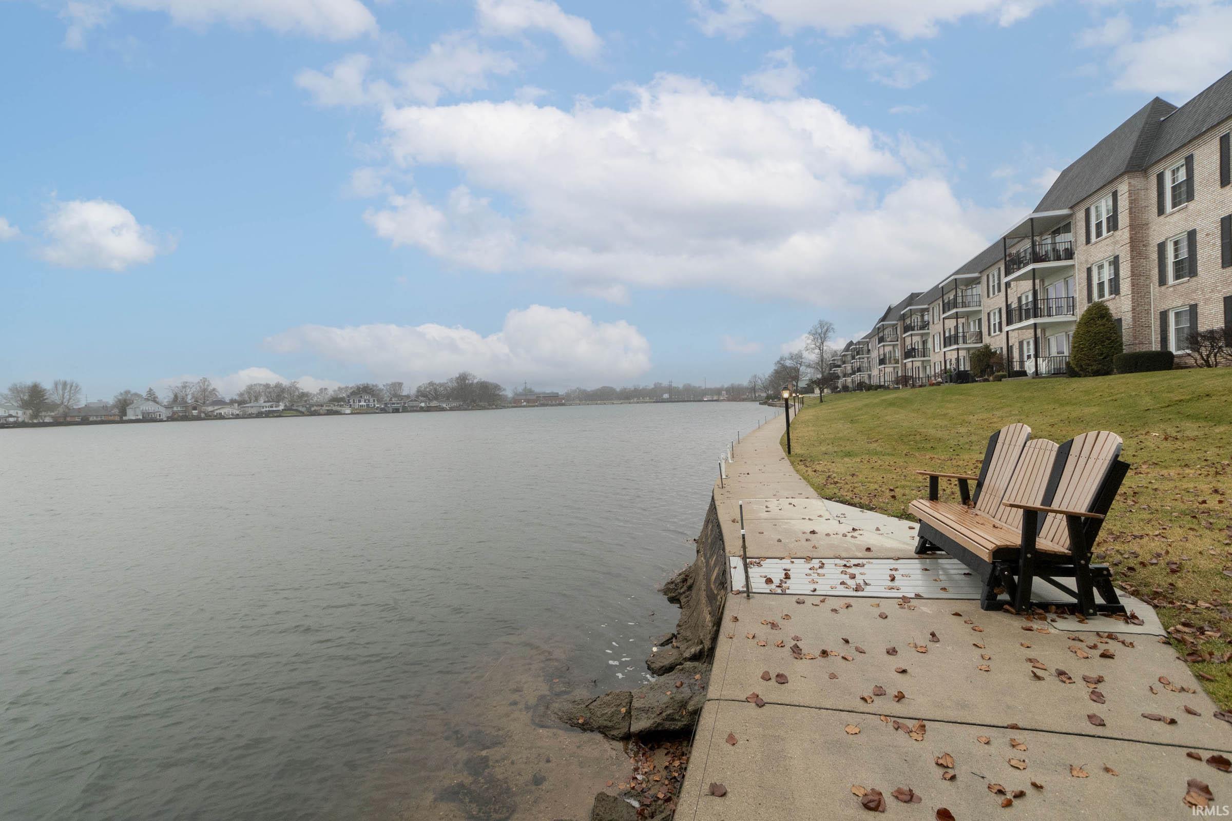 Elkhart, Indiana 46514, United States, 2 Bedrooms Bedrooms, ,2 BathroomsBathrooms,Residential,Pending,24096