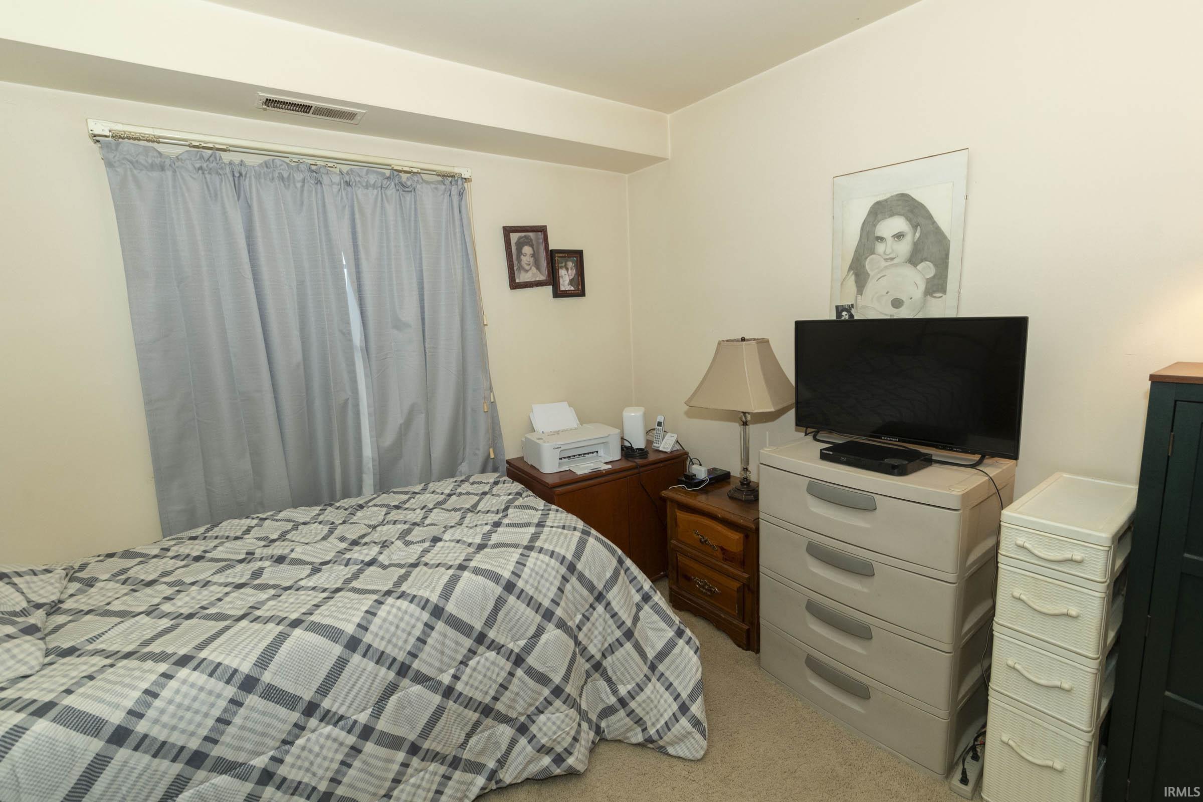 Elkhart, Indiana 46514, United States, 2 Bedrooms Bedrooms, ,2 BathroomsBathrooms,Residential,Pending,24096