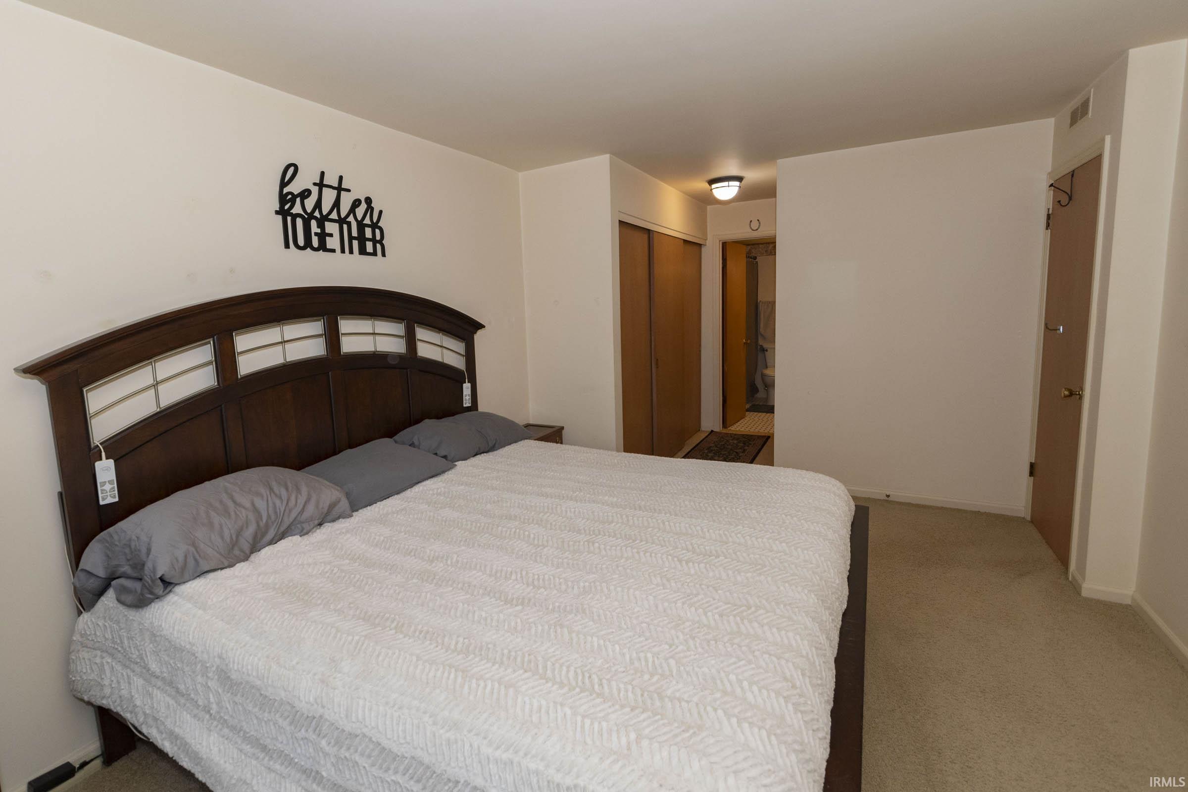 Elkhart, Indiana 46514, United States, 2 Bedrooms Bedrooms, ,2 BathroomsBathrooms,Residential,Pending,24096