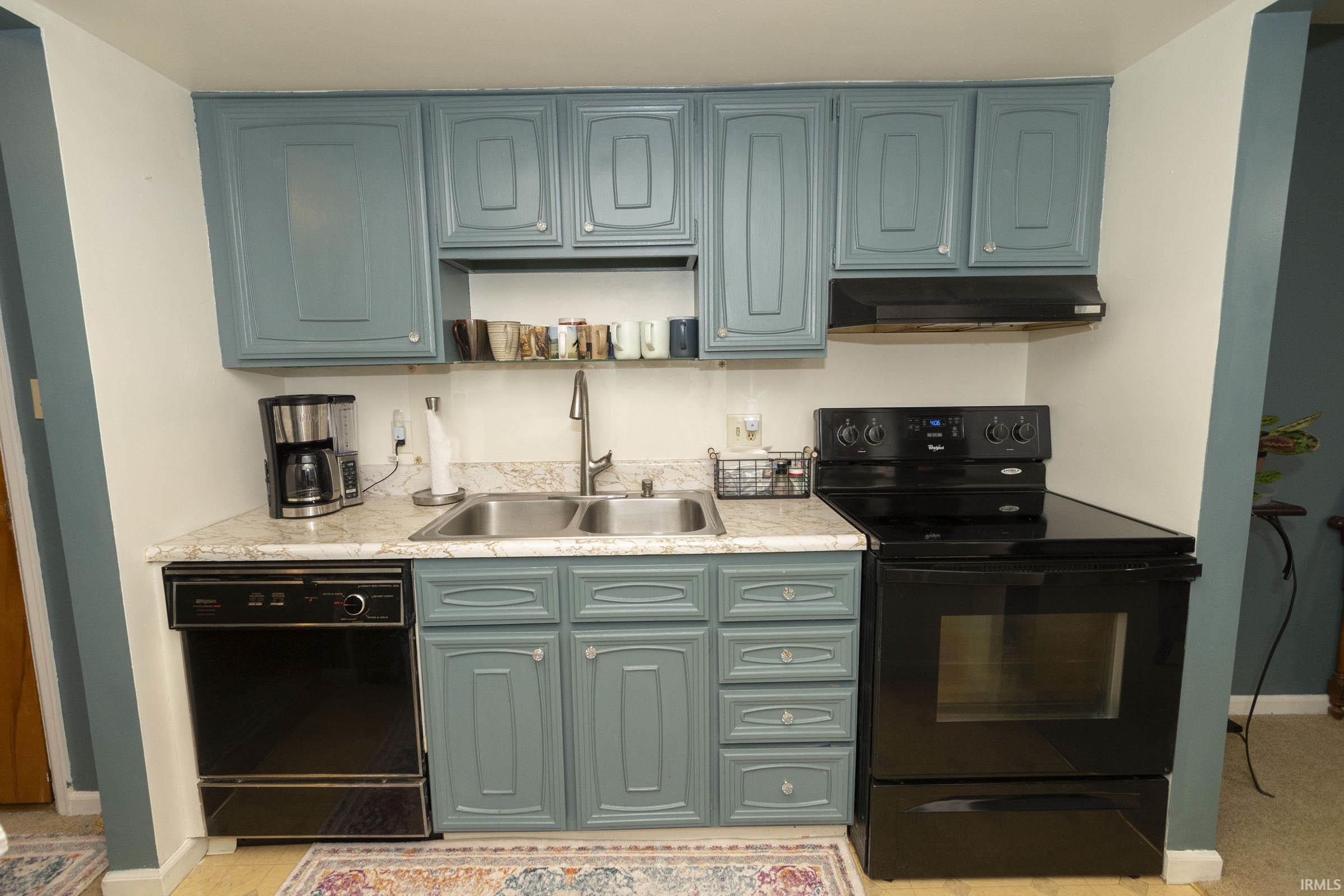 Elkhart, Indiana 46514, United States, 2 Bedrooms Bedrooms, ,2 BathroomsBathrooms,Residential,Pending,24096