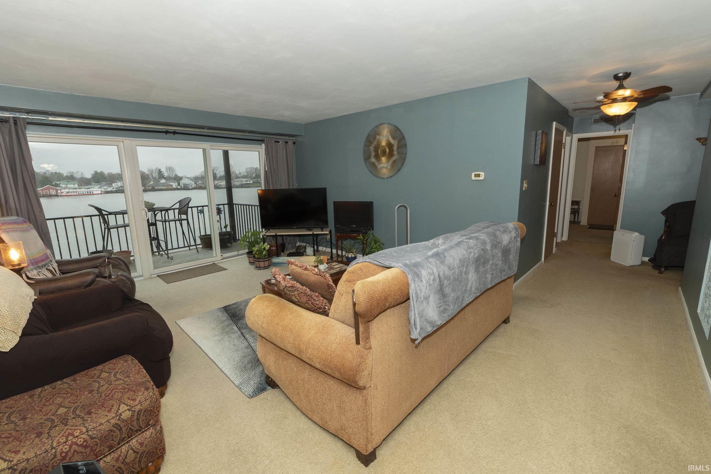 Elkhart, Indiana 46514, United States, 2 Bedrooms Bedrooms, ,2 BathroomsBathrooms,Residential,Pending,24096