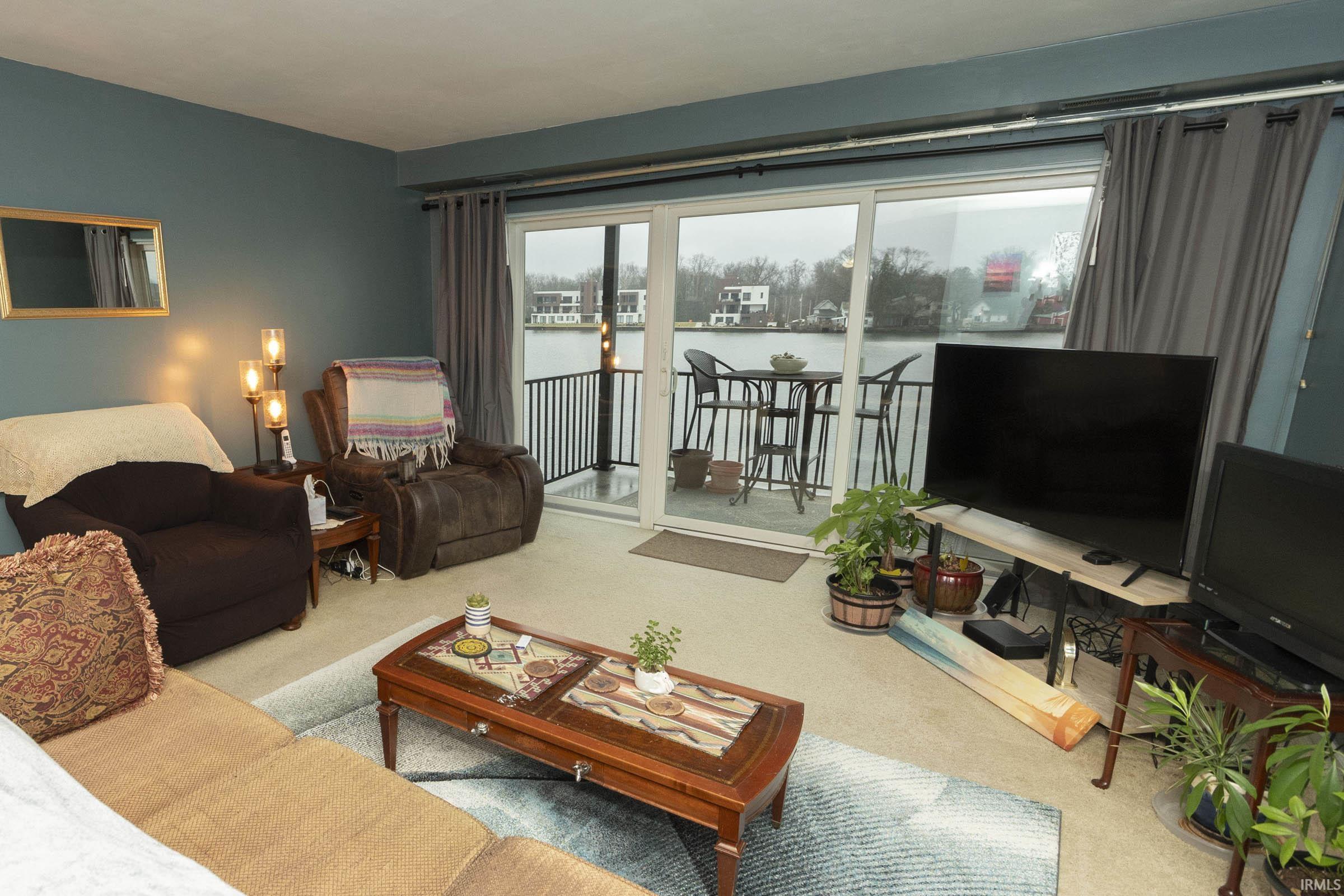 Elkhart, Indiana 46514, United States, 2 Bedrooms Bedrooms, ,2 BathroomsBathrooms,Residential,Pending,24096