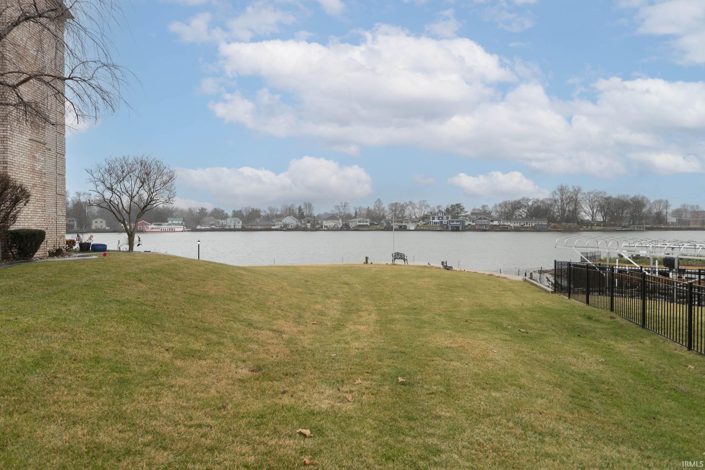 Elkhart, Indiana 46514, United States, 2 Bedrooms Bedrooms, ,2 BathroomsBathrooms,Residential,Pending,24096