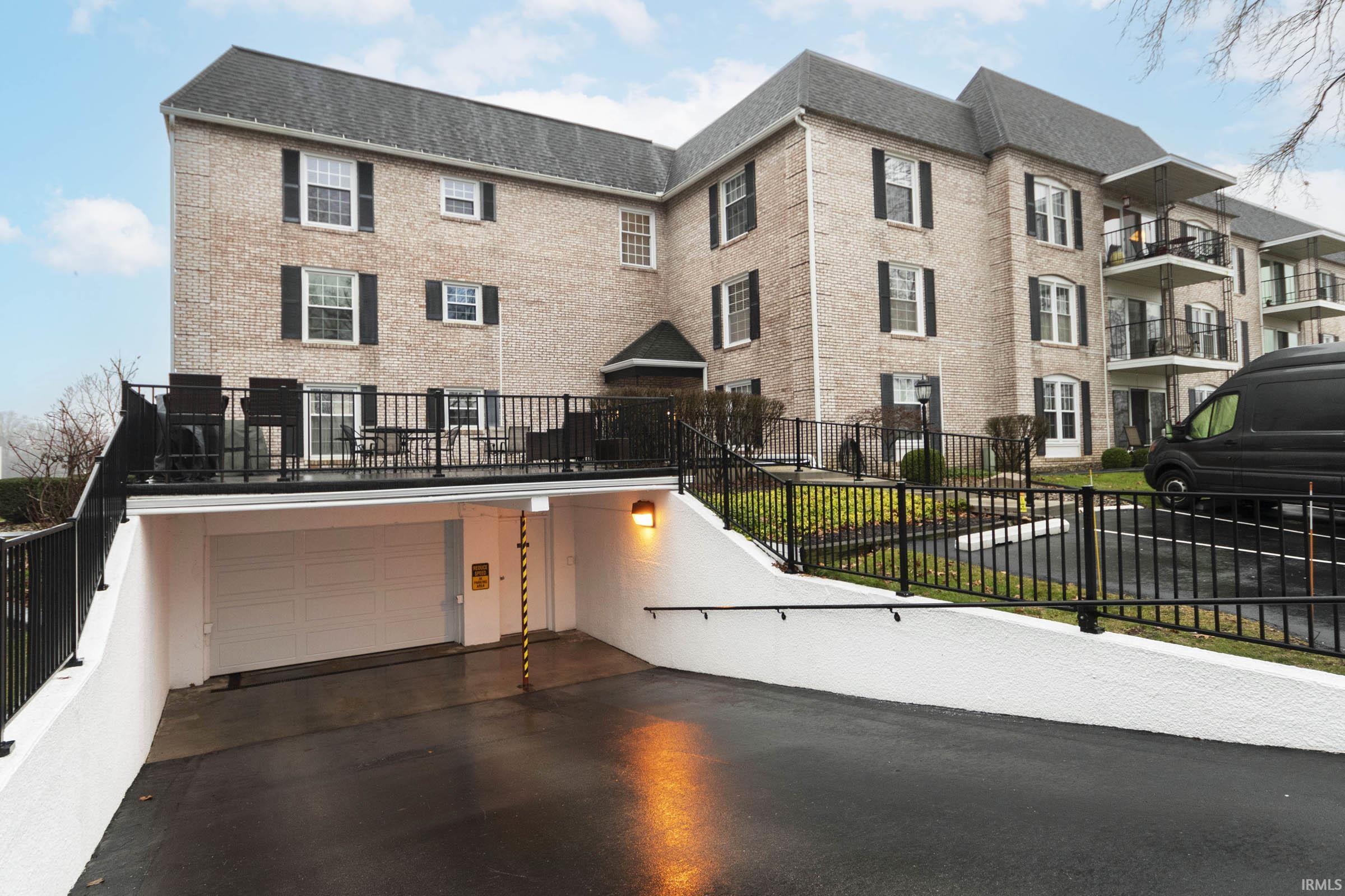 Elkhart, Indiana 46514, United States, 2 Bedrooms Bedrooms, ,2 BathroomsBathrooms,Residential,Pending,24096