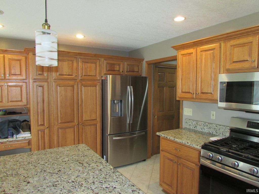 Photo of 1401 Sanders Drive Dr, Auburn, IN 46706 (MLS # 202609025)