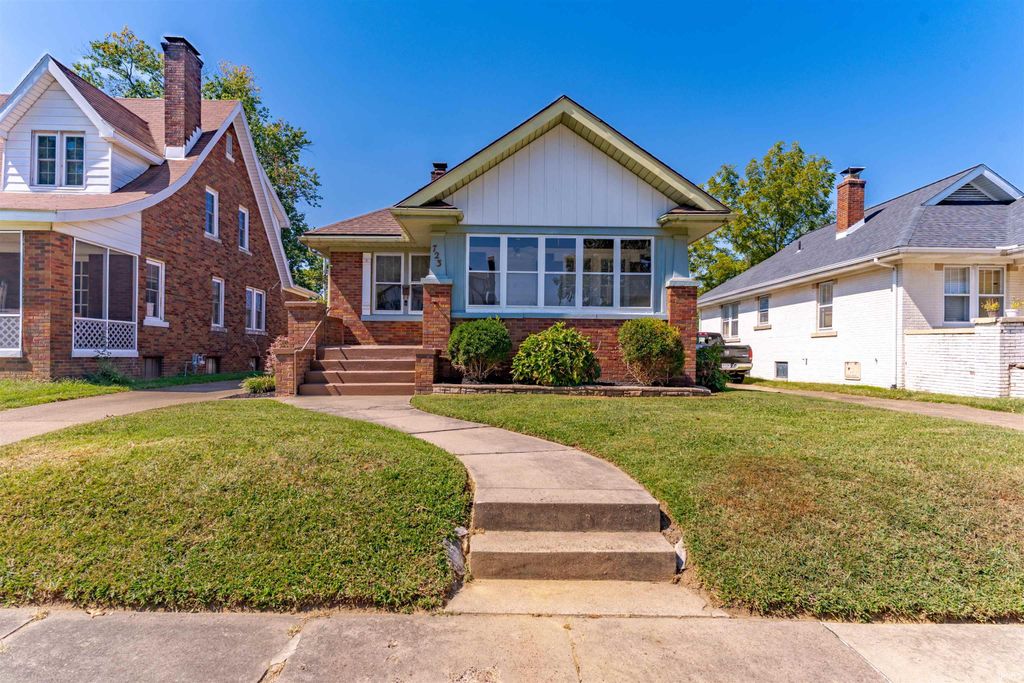 Photo of 723 S Rotherwood Avenue, Evansville, IN 47714 (MLS # 202537870)