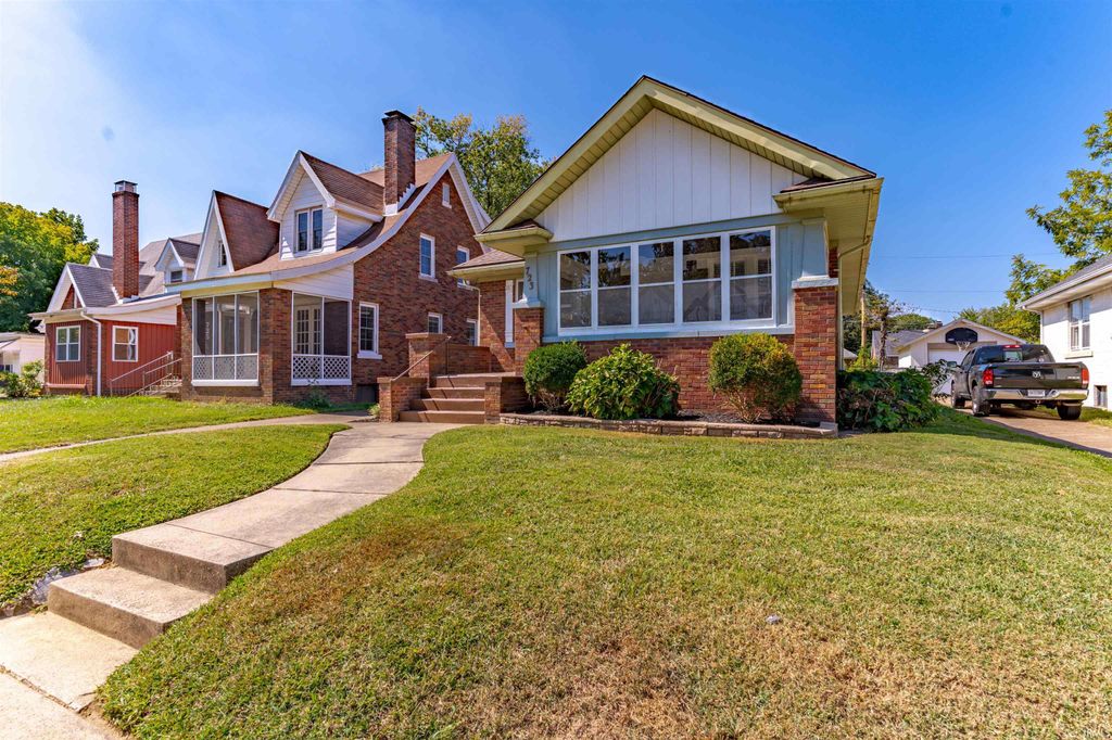 Photo of 723 S Rotherwood Avenue, Evansville, IN 47714 (MLS # 202537870)