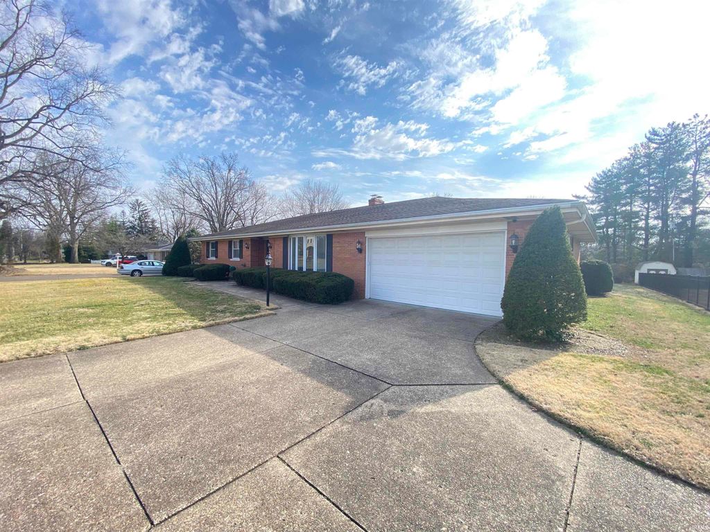 Photo of 6841 Newburgh Road, Evansville, IN 47715 (MLS # 202606443)