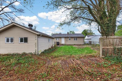 Tiny photo for 2413 Crestview Court, Lafayette, IN 47909 (MLS # 202613486)