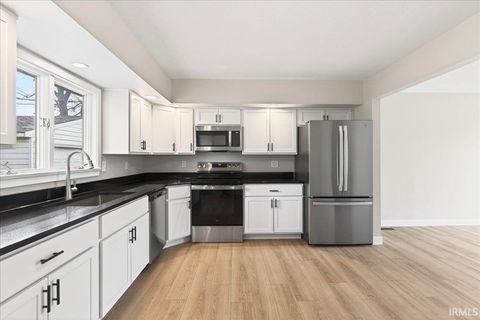 Tiny photo for 2413 Crestview Court, Lafayette, IN 47909 (MLS # 202613486)