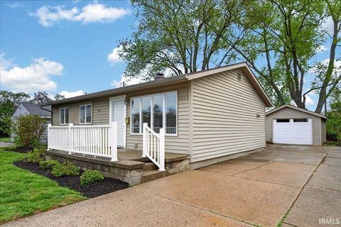 Tiny photo for 2413 Crestview Court, Lafayette, IN 47909 (MLS # 202613486)