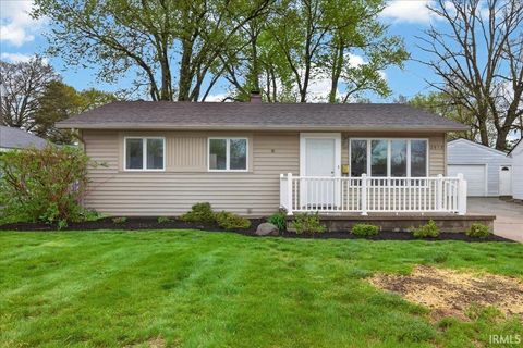 Tiny photo for 2413 Crestview Court, Lafayette, IN 47909 (MLS # 202613486)
