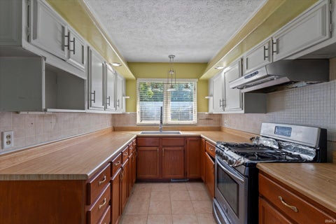 Tiny photo for 19065 Oakmont North Drive, South Bend, IN 46637 (MLS # 202641560)
