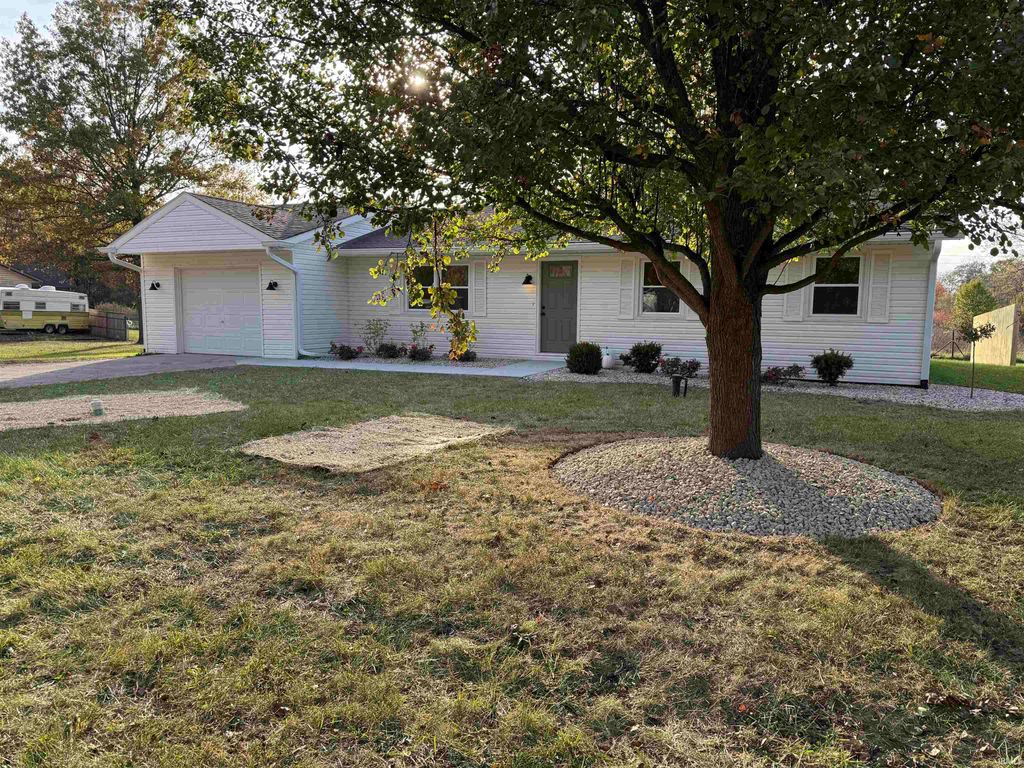 Photo of 905 S County Road 550 E, Selma, IN 47383 (MLS # 202547603)