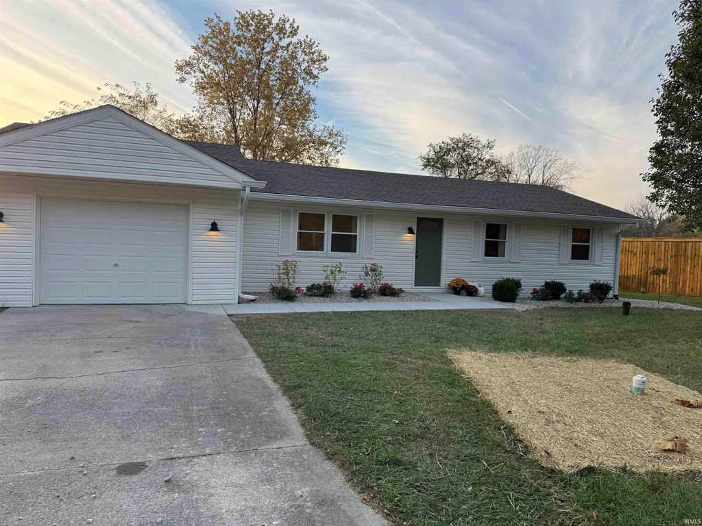 Photo of 905 S County Road 550 E, Selma, IN 47383 (MLS # 202547603)