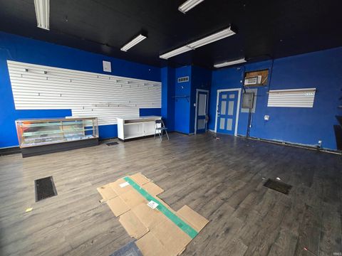 Tiny photo for 925 S Main Street, Kokomo, IN 46901 (MLS # 202609958)