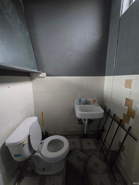 Tiny photo for 925 S Main Street, Kokomo, IN 46901 (MLS # 202609958)