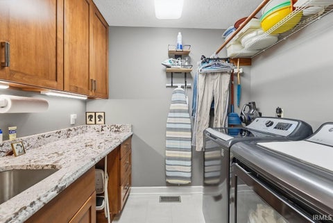 Tiny photo for 7101 W Augusta Boulevard, Yorktown, IN 47396 (MLS # 202637915)