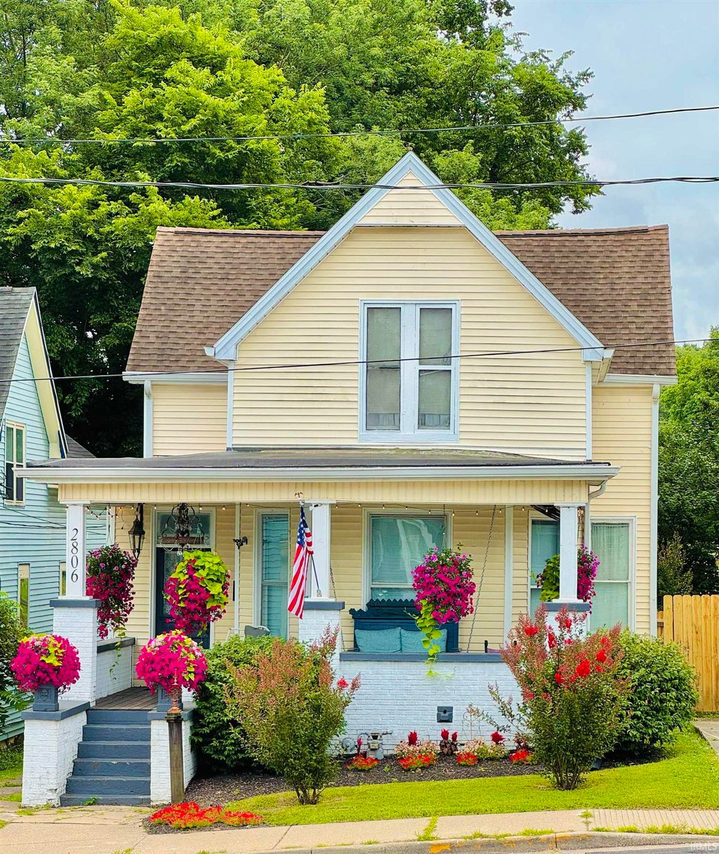 Photo of 2806 W Franklin Street, Evansville, IN 47712 (MLS # 202544933)