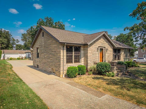 Tiny photo for 15 E Fletchall Street, Poseyville, IN 47633 (MLS # 202637955)