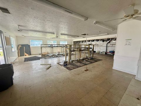 Tiny photo for 925 S Calumet Street, Kokomo, IN 46901 (MLS # 202614583)