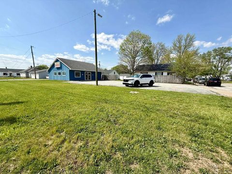 Tiny photo for 925 S Calumet Street, Kokomo, IN 46901 (MLS # 202614583)