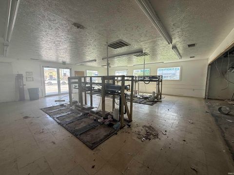 Tiny photo for 925 S Calumet Street, Kokomo, IN 46901 (MLS # 202614583)