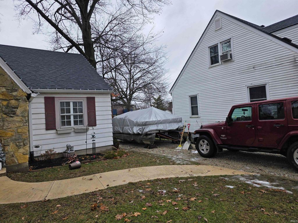 Photo of 210 W Roosevelt Street, Muncie, IN 47303 (MLS # 202548746)