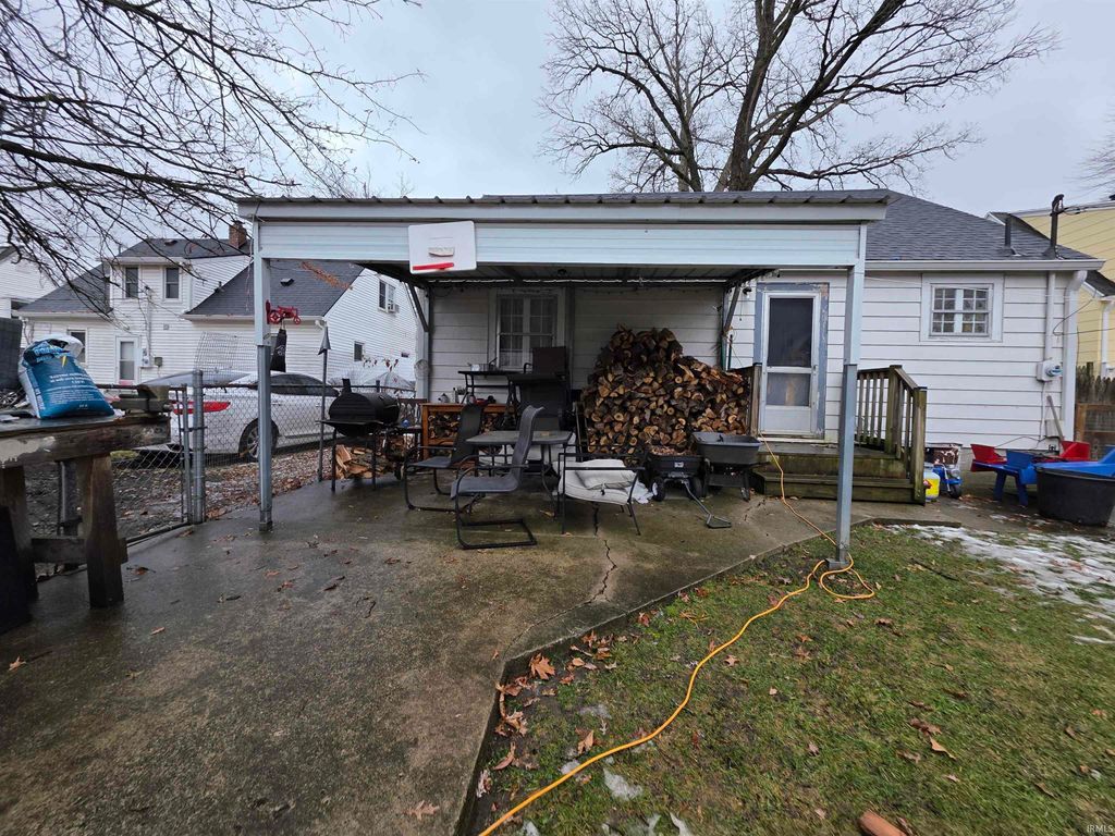 Photo of 210 W Roosevelt Street, Muncie, IN 47303 (MLS # 202548746)