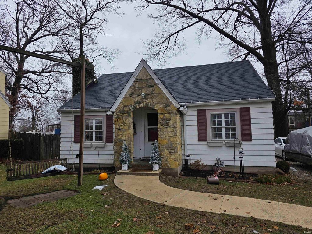 Photo of 210 W Roosevelt Street, Muncie, IN 47303 (MLS # 202548746)