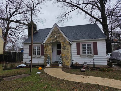Photo of 210 W Roosevelt Street, Muncie, IN 47303 (MLS # 202548746)