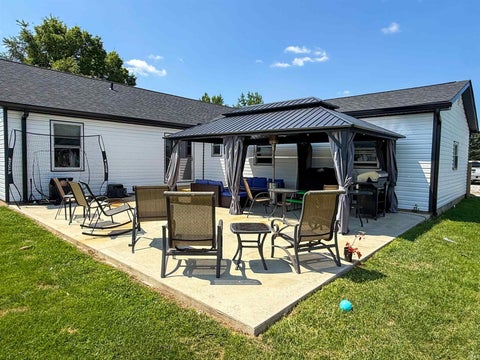 Tiny photo for 2250 E 600 S, Jonesboro, IN 46938 (MLS # 202631801)