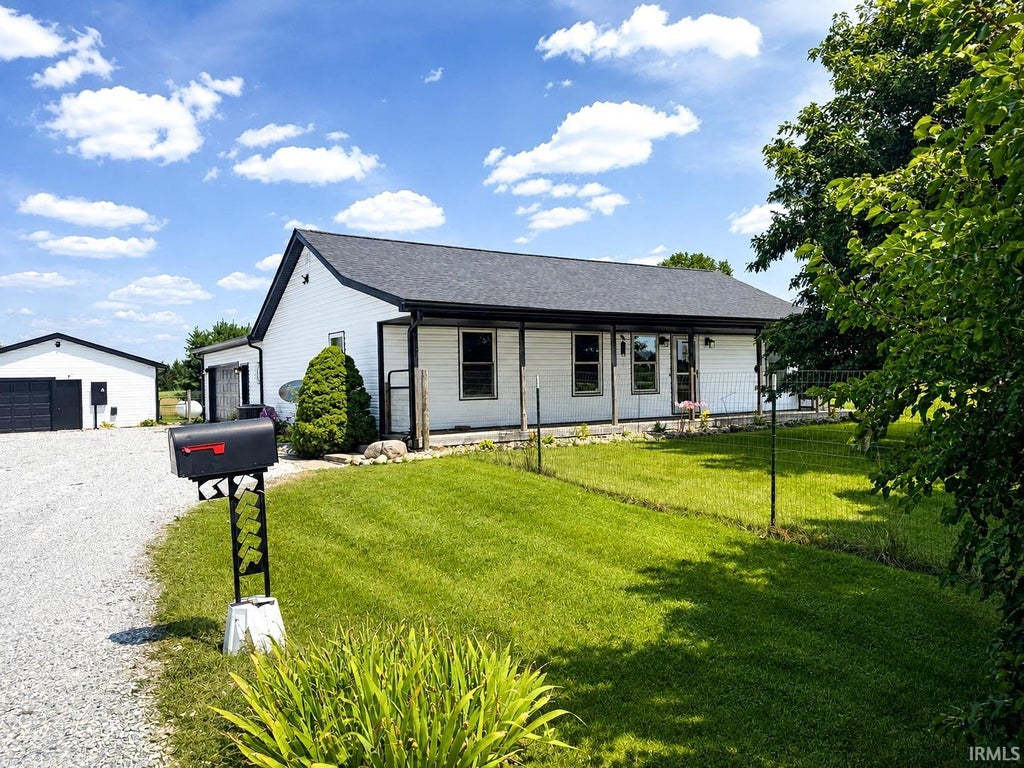 Photo of 2250 E 600 S, Jonesboro, IN 46938 (MLS # 202631801)