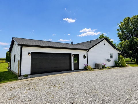 Tiny photo for 2250 E 600 S, Jonesboro, IN 46938 (MLS # 202631801)